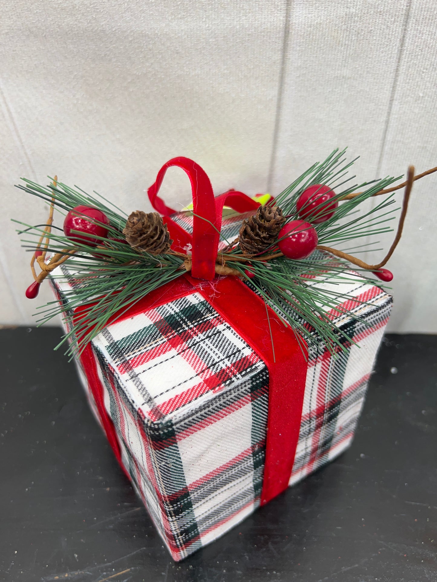 Orn Plaid Gift Box 85936RWG