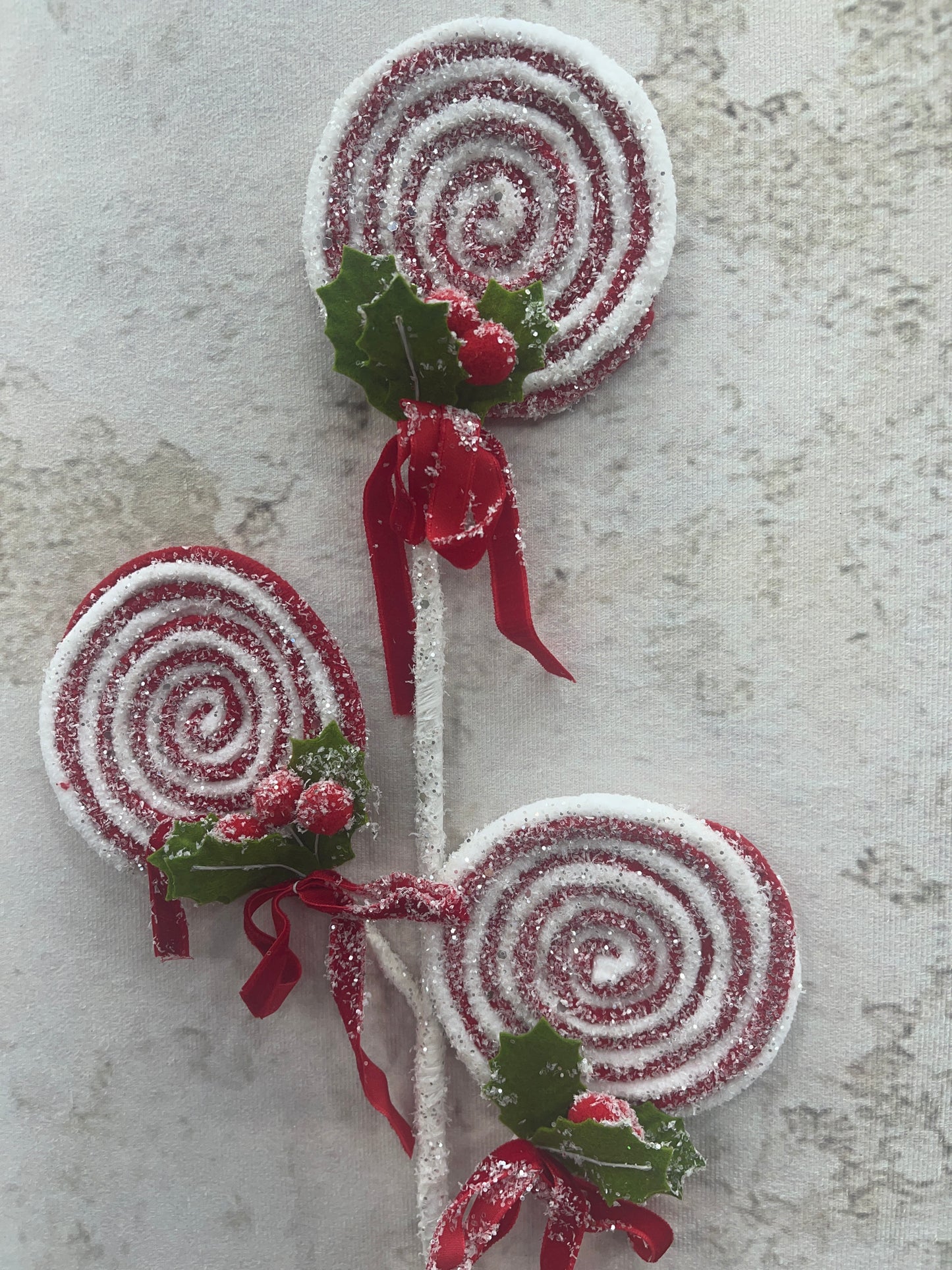 LOLLIPOP W/POMPOM HOLLY SPRAY MTX73371 RDWH