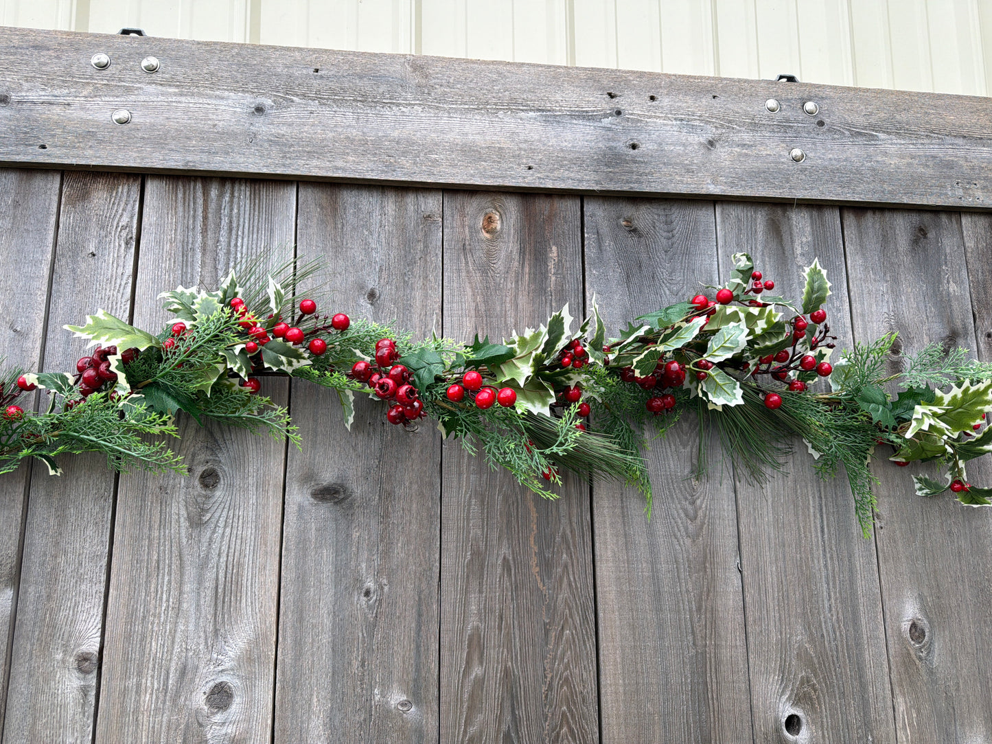 HOLLY PINE GARLAND 26220