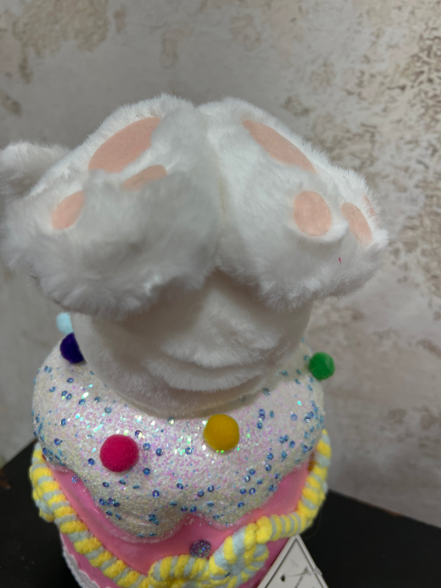 STYRO FURRY BUNNY BUTTOM IN CAKE MT26007-PINK