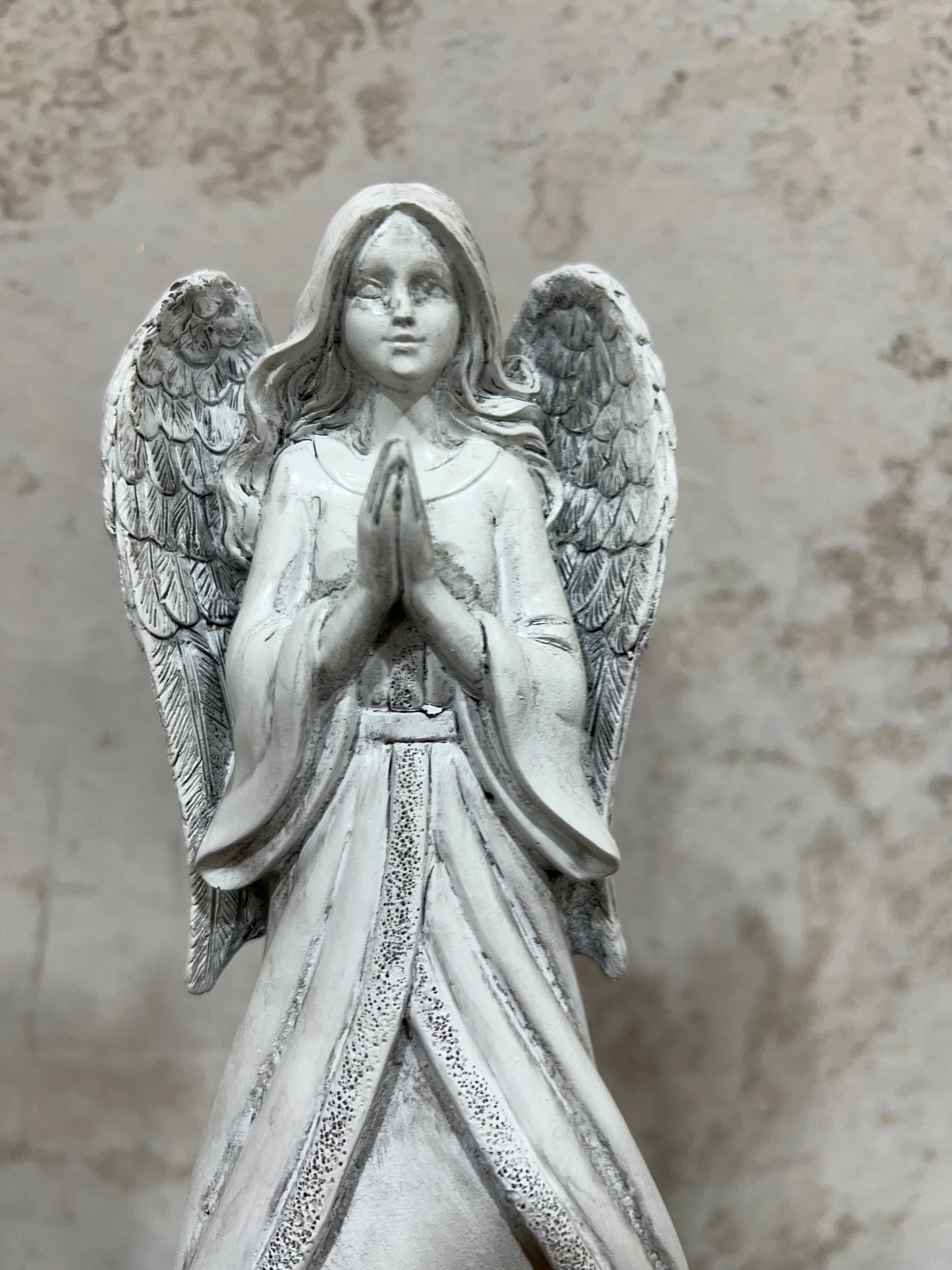 PRAYING ANGEL FIGURINE AK008131