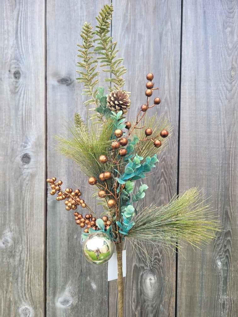 Metallic Fern /Berry spray. Xx8372