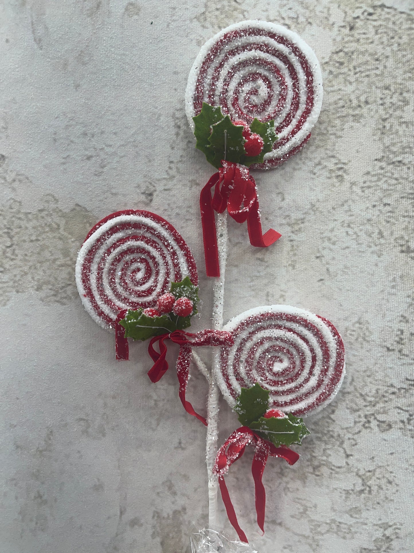 LOLLIPOP W/POMPOM HOLLY SPRAY MTX73371 RDWH