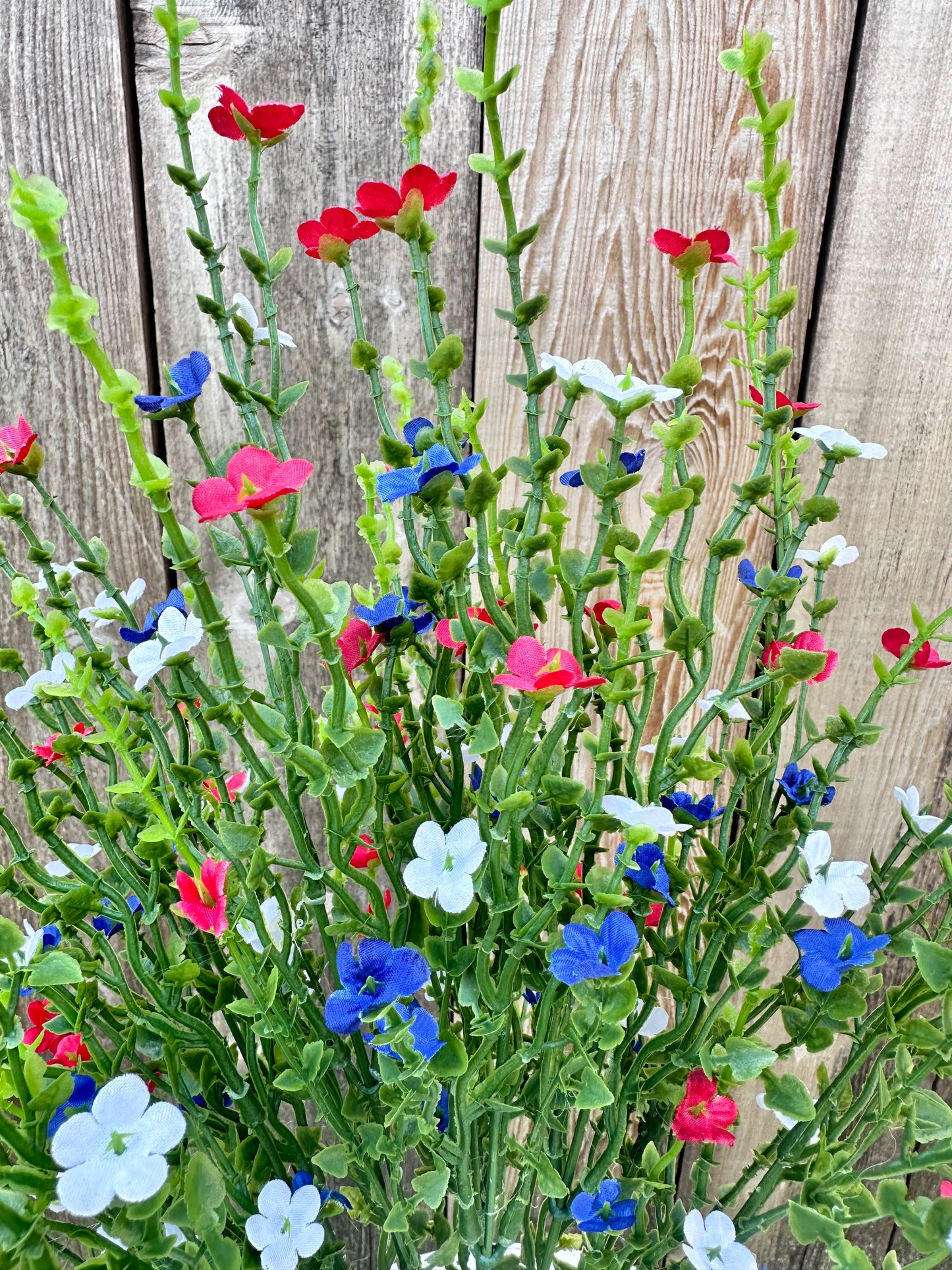 PLASTIC FLOWERING BUSH 82394-RDWTBL