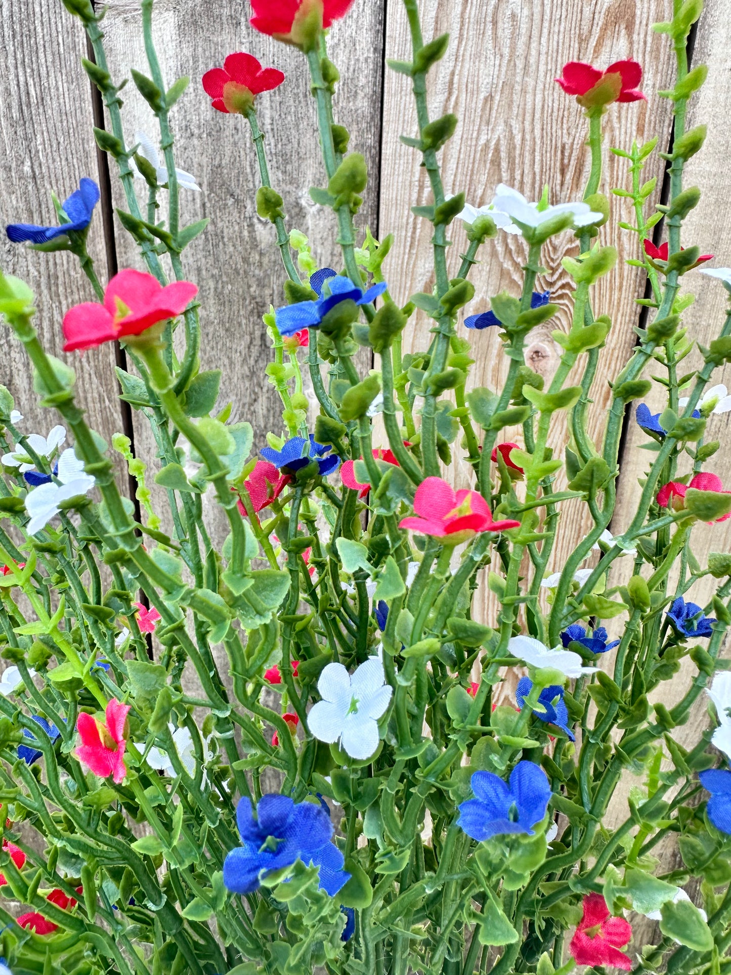 PLASTIC FLOWERING BUSH 82394-RDWTBL