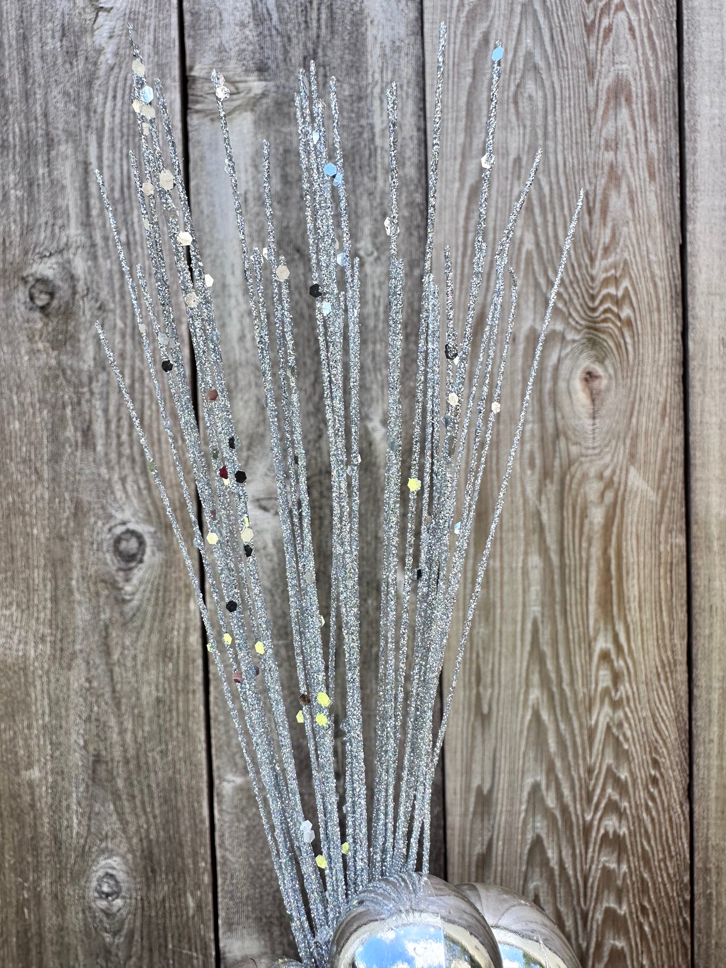 Christmas Ball Pick XP551468-110