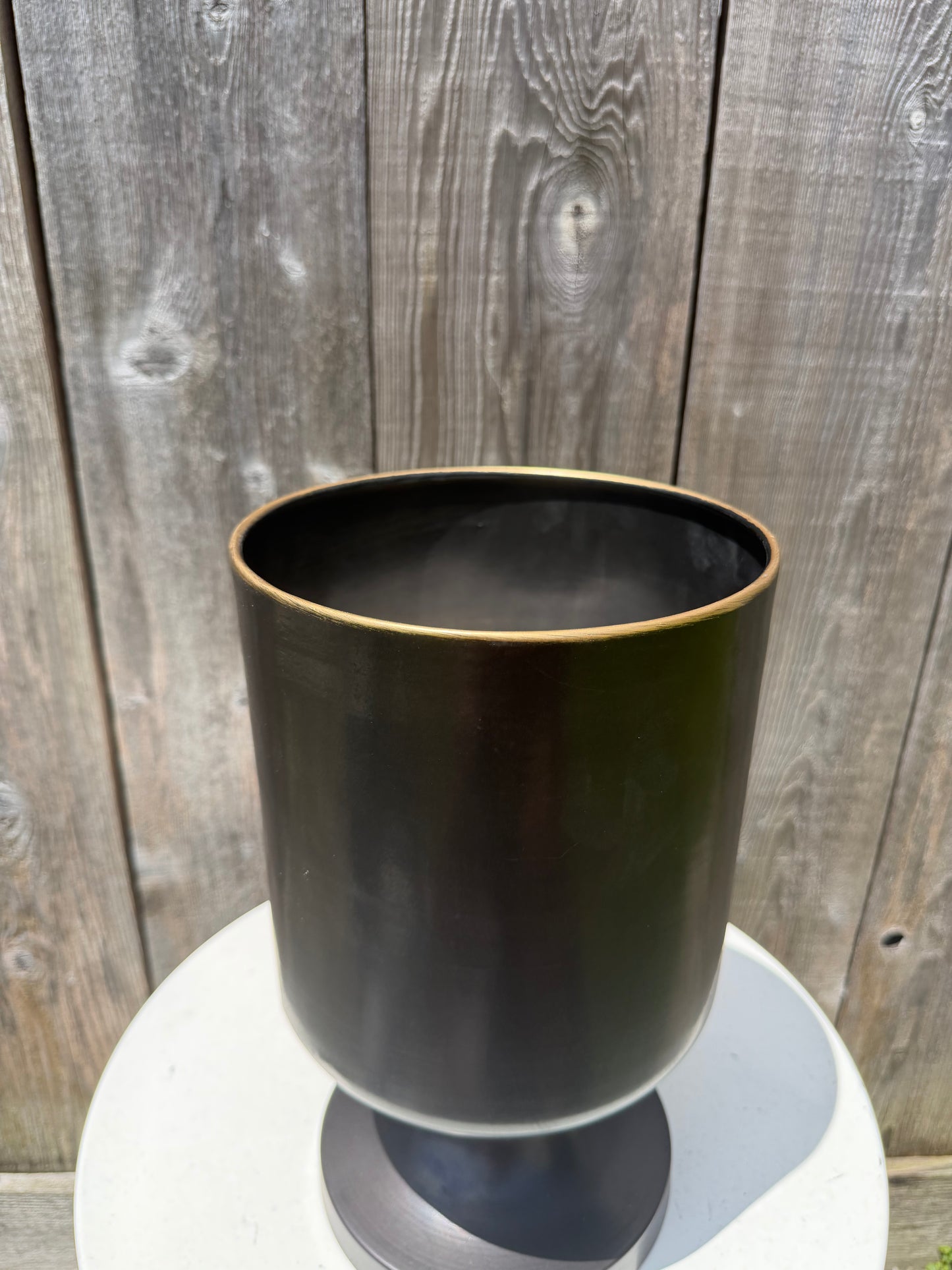 CYLINDRICAL PLANTER WITH BASE BLACK 8662BK