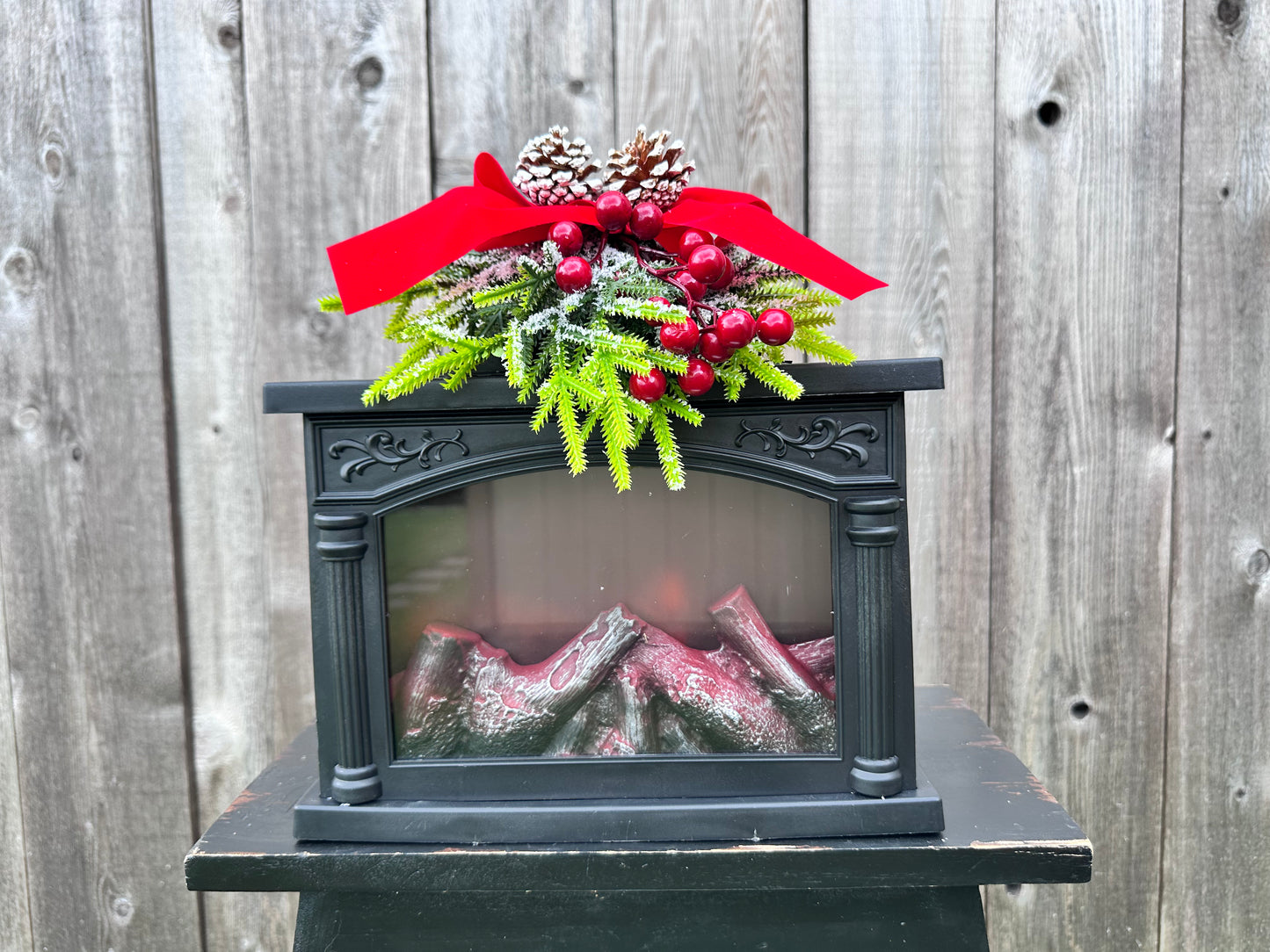 LIGHTED FIRE GLOW FIREPLACE WITH FLORAL ACCENT 2659110