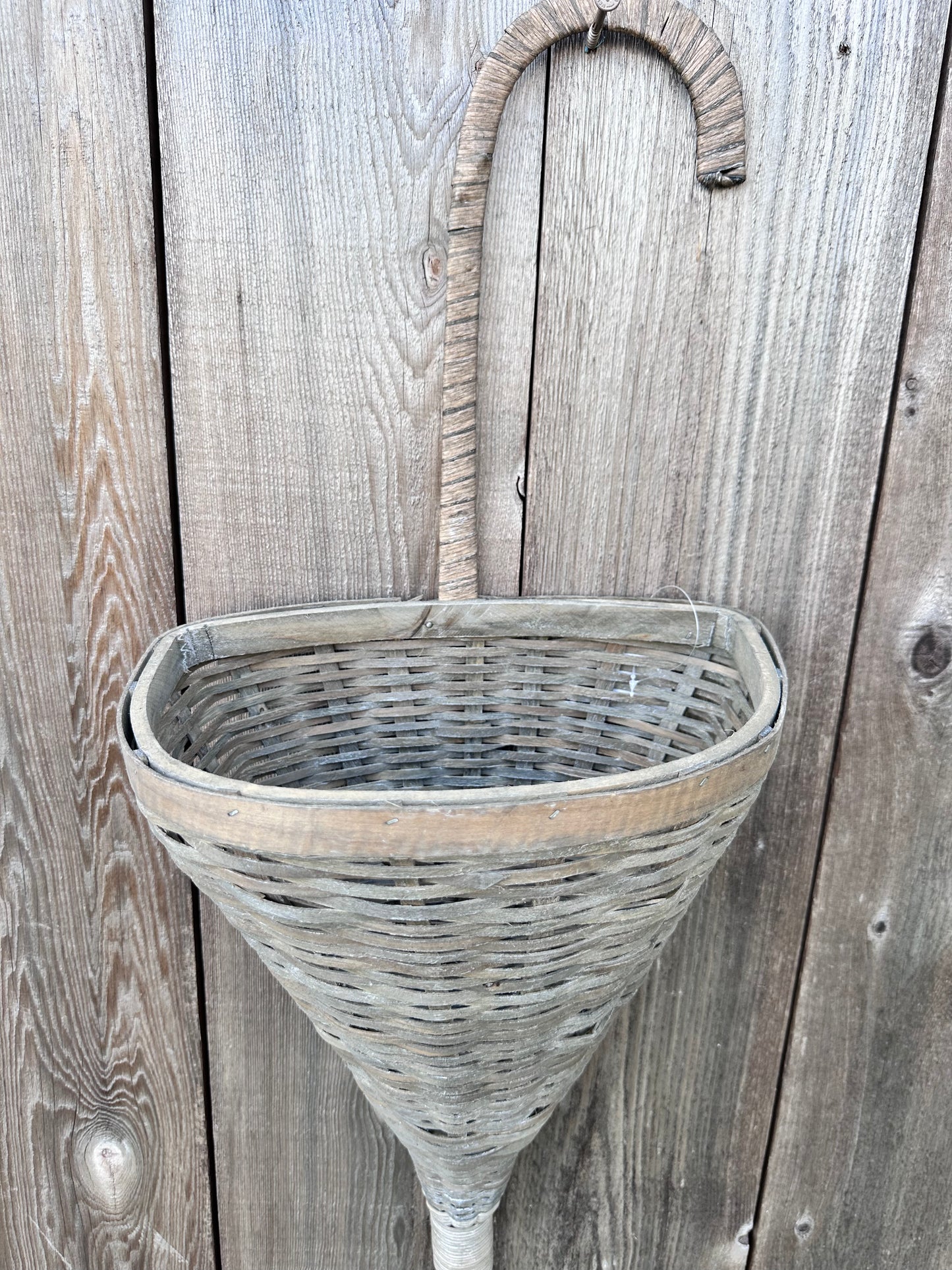 Umbrella Wall Basket-GrayWash M10539