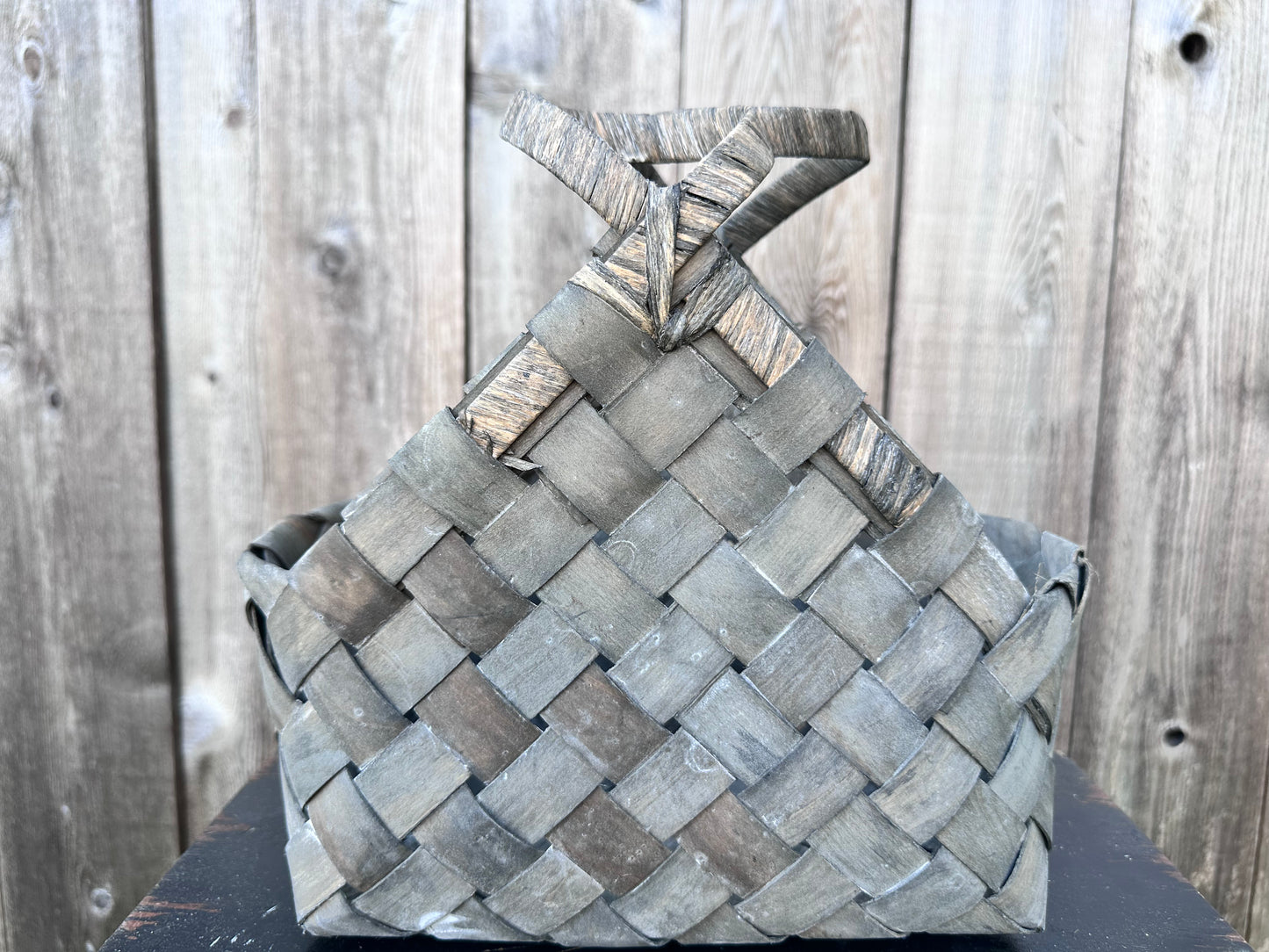 Woven Basket w.Loop Handle M10706