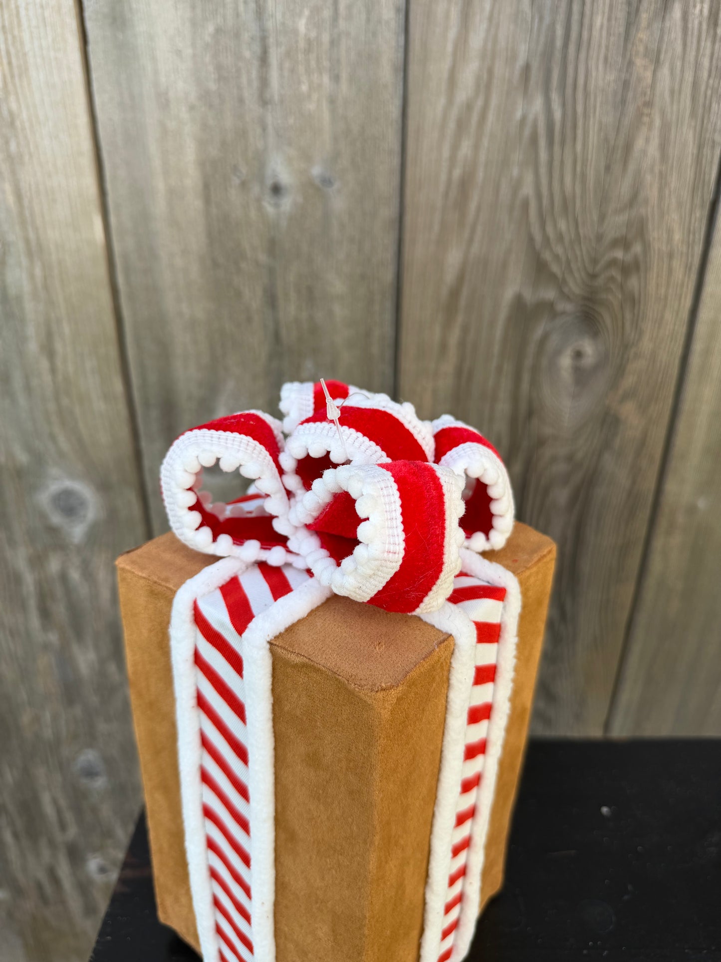 Decor Gingerbread Gift Box Lg 86694RDWTBN
