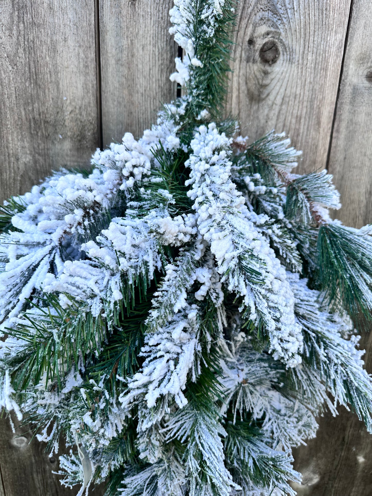 FLOCKED ROSEMARY EMERALD ANGEL TEARDROP XG068632