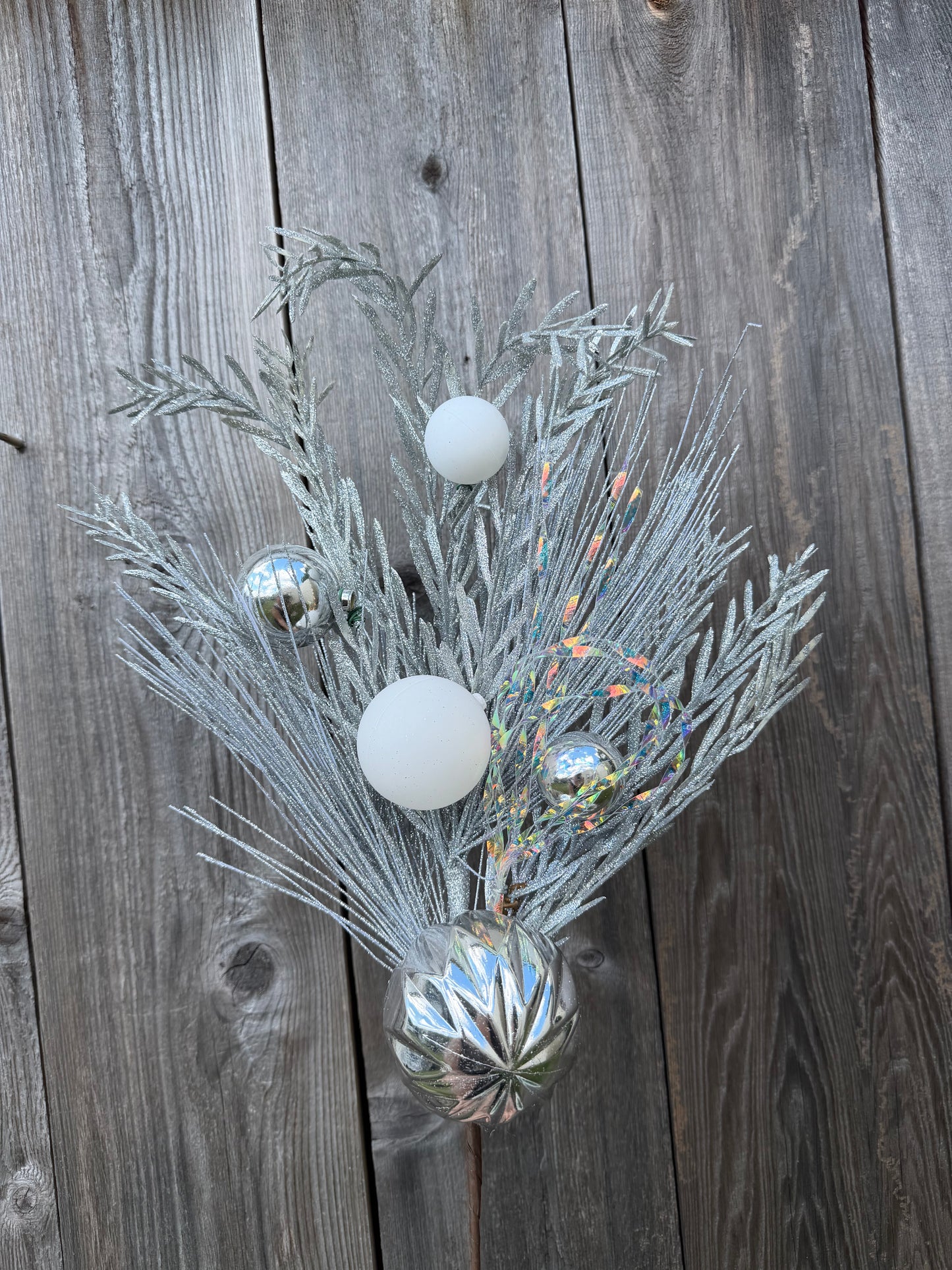 24IN NEEDLE PINE PLASTIC LEAF 85154-SILVER