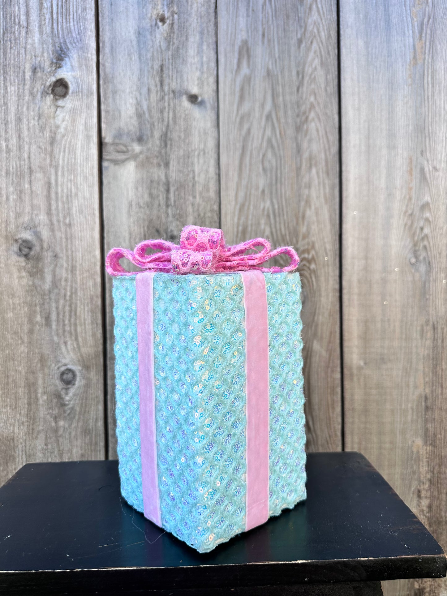 SEQUIN CONFECTION GIFT BOX TABLETOP DCDE5018