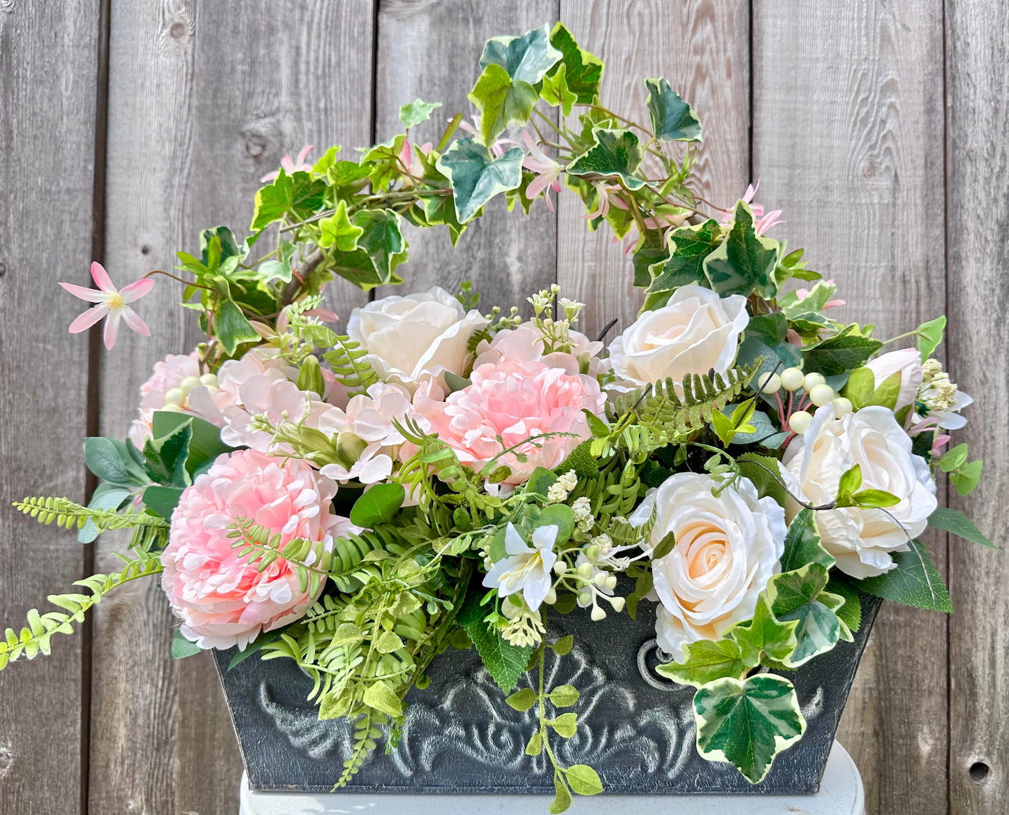 NEUTRAL COLOR EVERYDAY CENTERPIECE