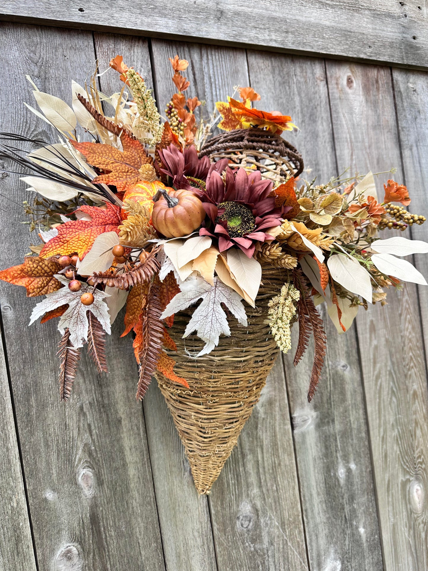 FALL BASKET DOOR HANGER WITH CANDLE LIT ACORN