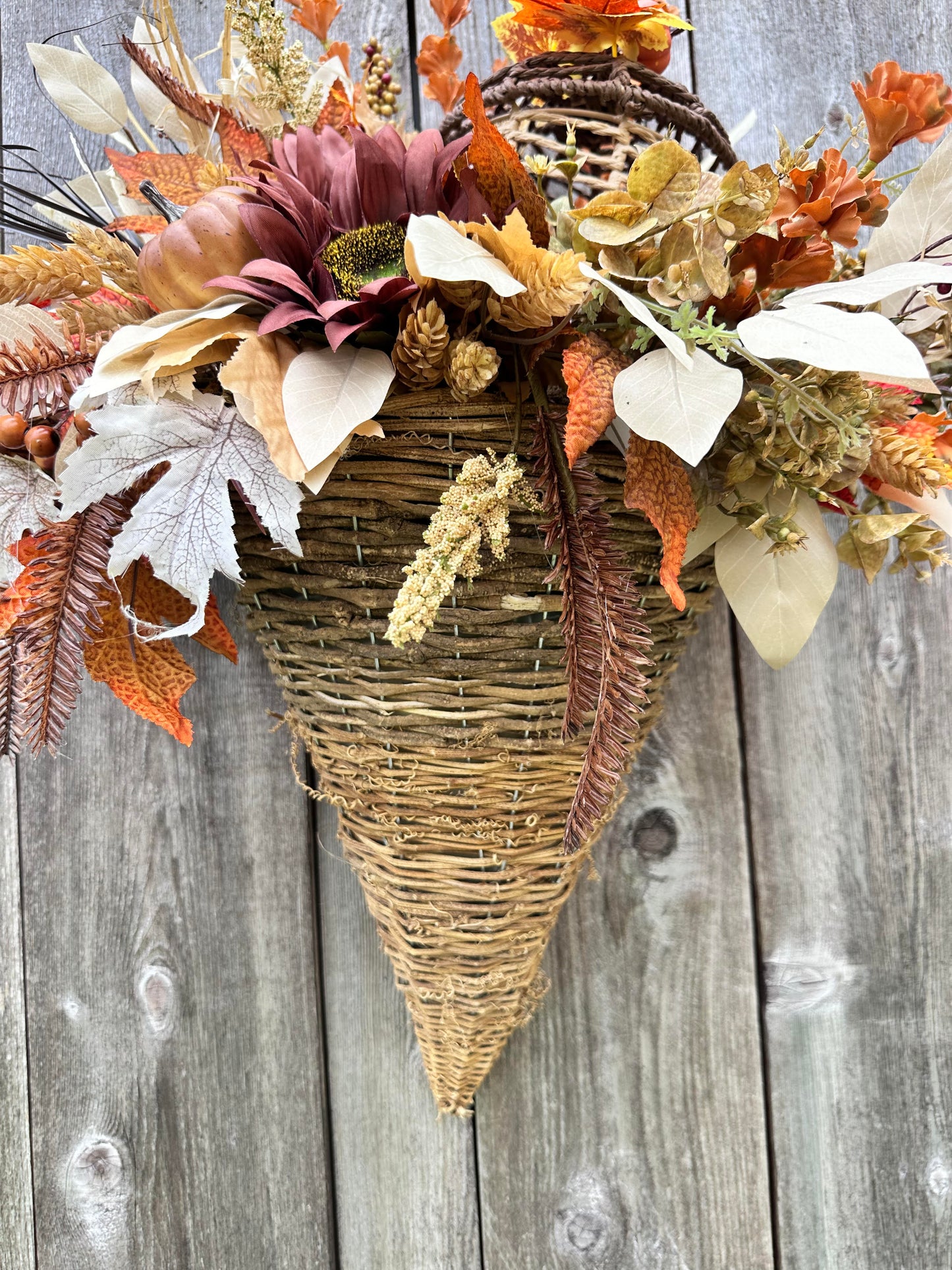 FALL BASKET DOOR HANGER WITH CANDLE LIT ACORN