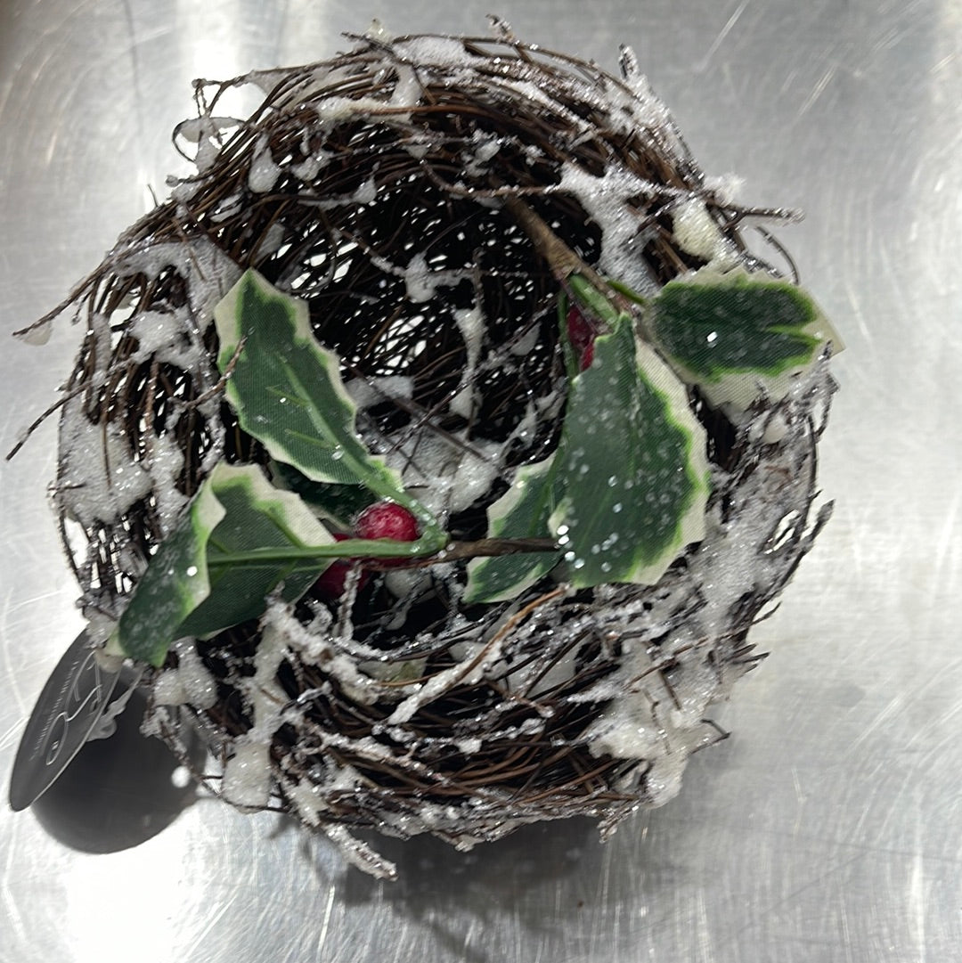SNOW COVERED ANGEL VINE BIRD NEST WITH HOLLY BERRY ACCENTS DC21695NTRDGN