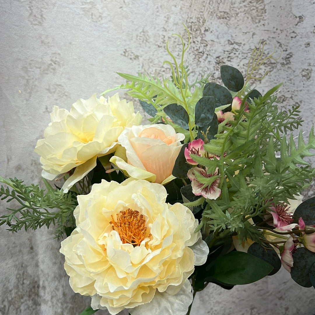 Peony/Rose/Spirea Bush Bouquet      FB189627