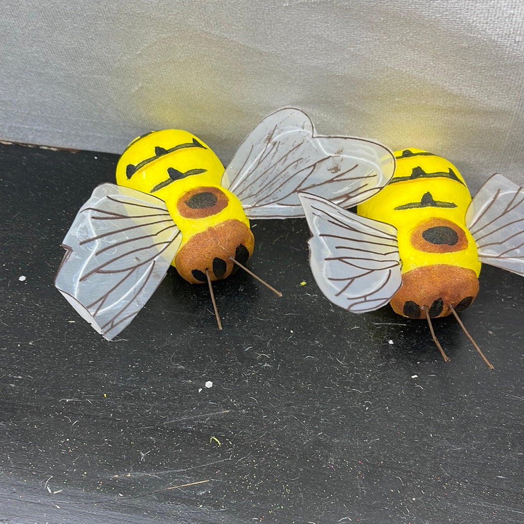 Yellow Bee Set Of 2   D4456