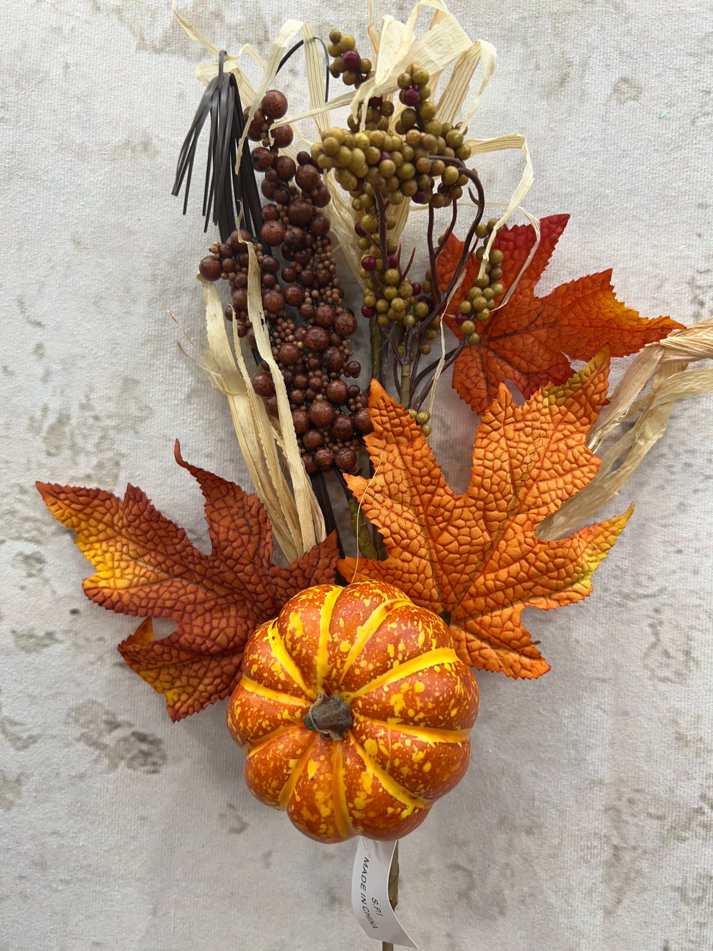 PUMPKIN SPRAY W/ MAPLE BERRY GRASS RAFFIA - ORANGE   WF515