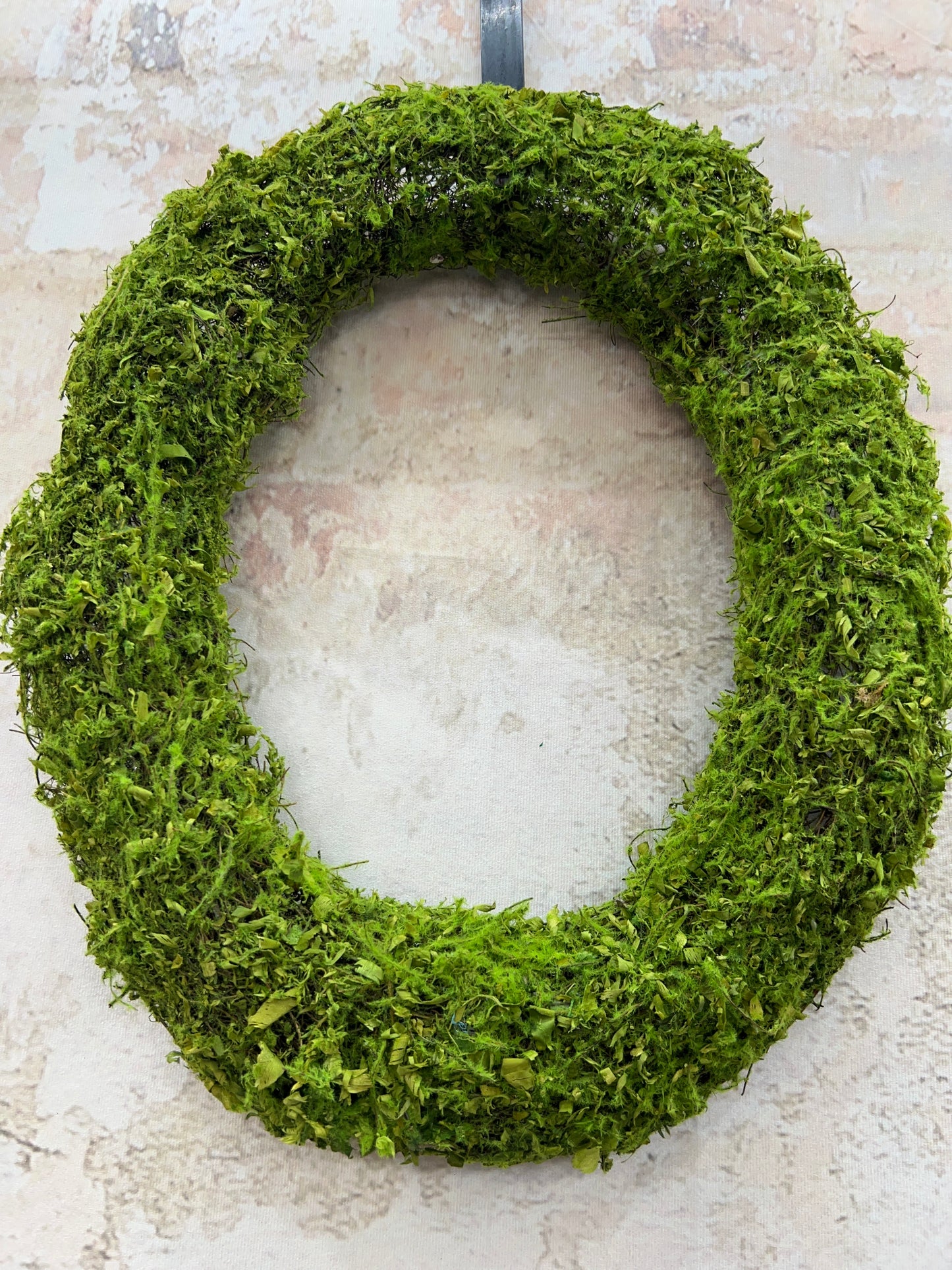 Moss Oval Wreath   13655GN