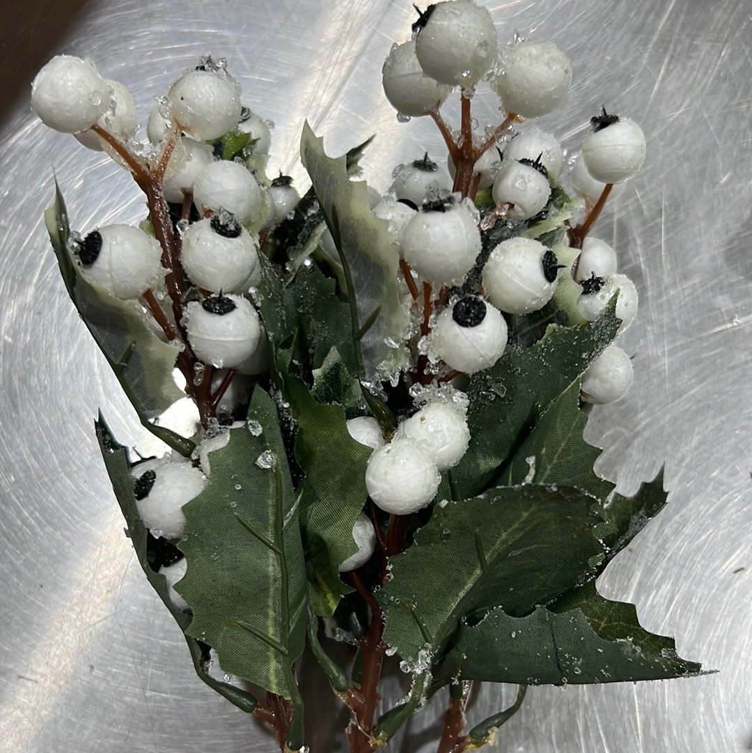 FROSTED WHITE BERRY HOLLY LEAF BUNDLE   MTX69274