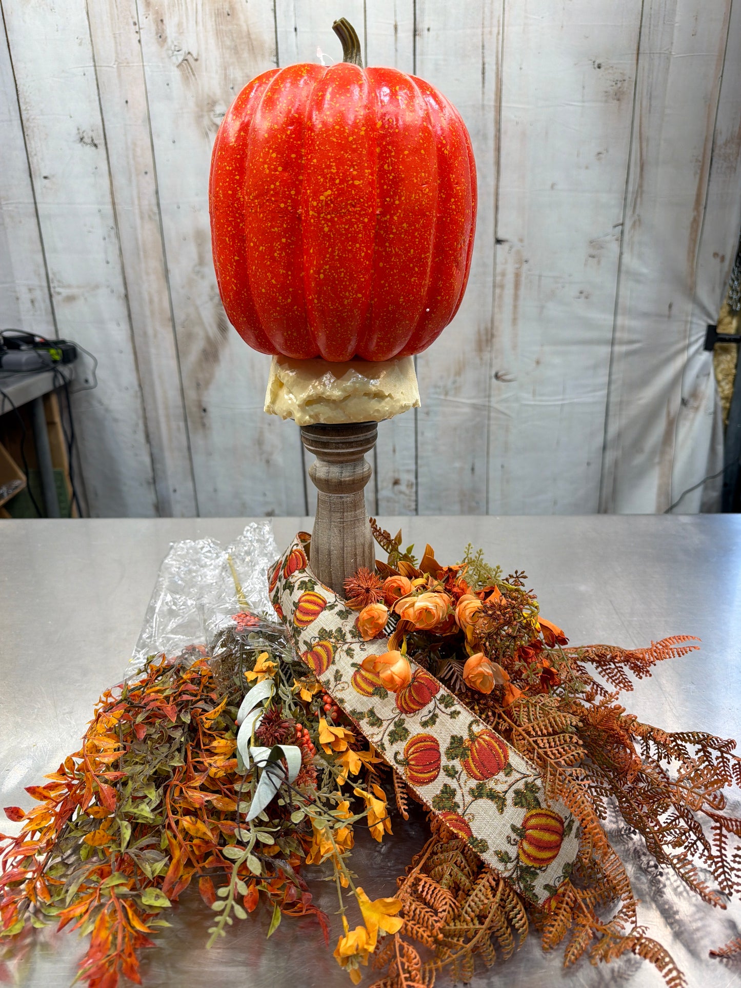 BRIGHT PUMPKIN CANDLESTICK KIT