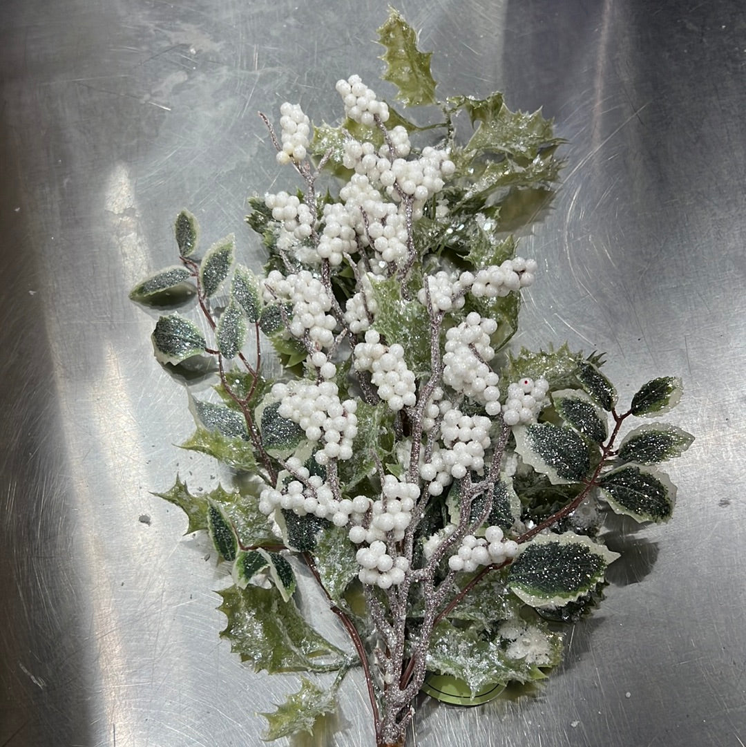 FROSTED BERRY HOLLY LEAF SPRAY   MTX67365