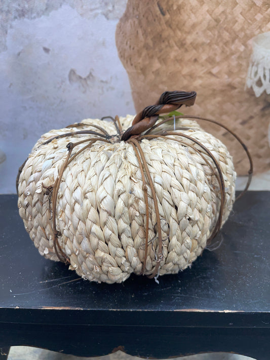 Woven Corn Husk Pumpkin  56921NAT