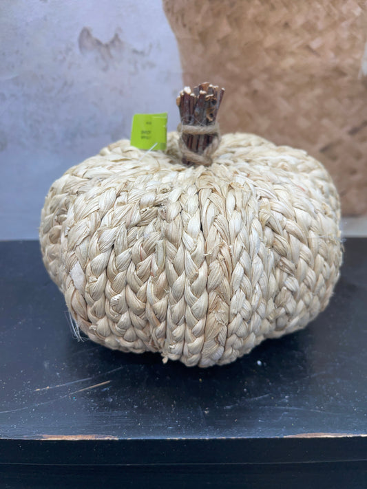 Woven Corn Husk Pumpkin  56920NAT