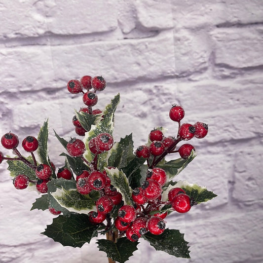 FROSTED RED BERRY HOLLY LEAF BUNDLE   MTX69274RED