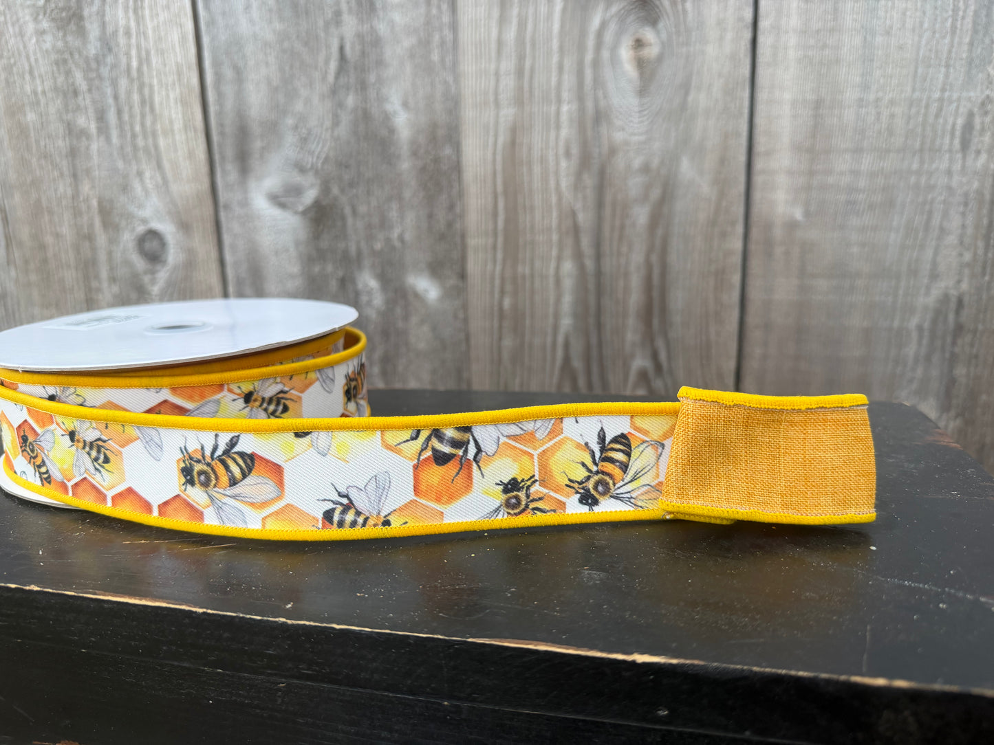 1.5" x 10yd Honeycomb Bees/Fused    LX1024