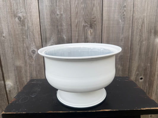 METAL URN WITH BASE- WHITE   8105WH