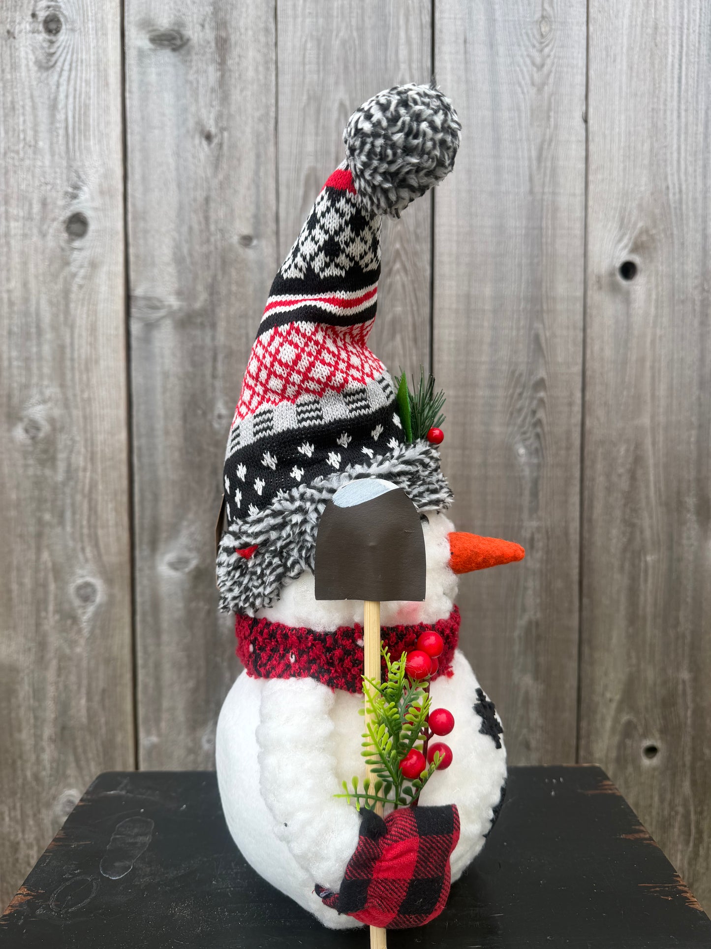 SUGAR SNOWMAN WITH SHOVEL   OSW236877-1