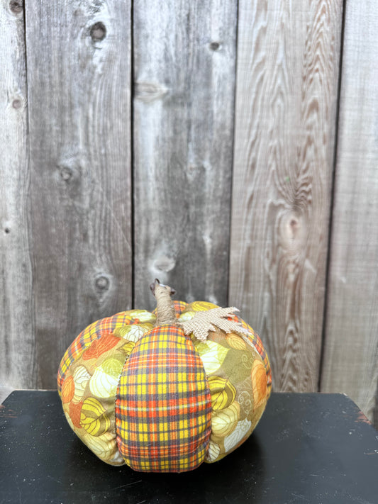 PLUSH PATCHWORK PUMPKIN   F2627