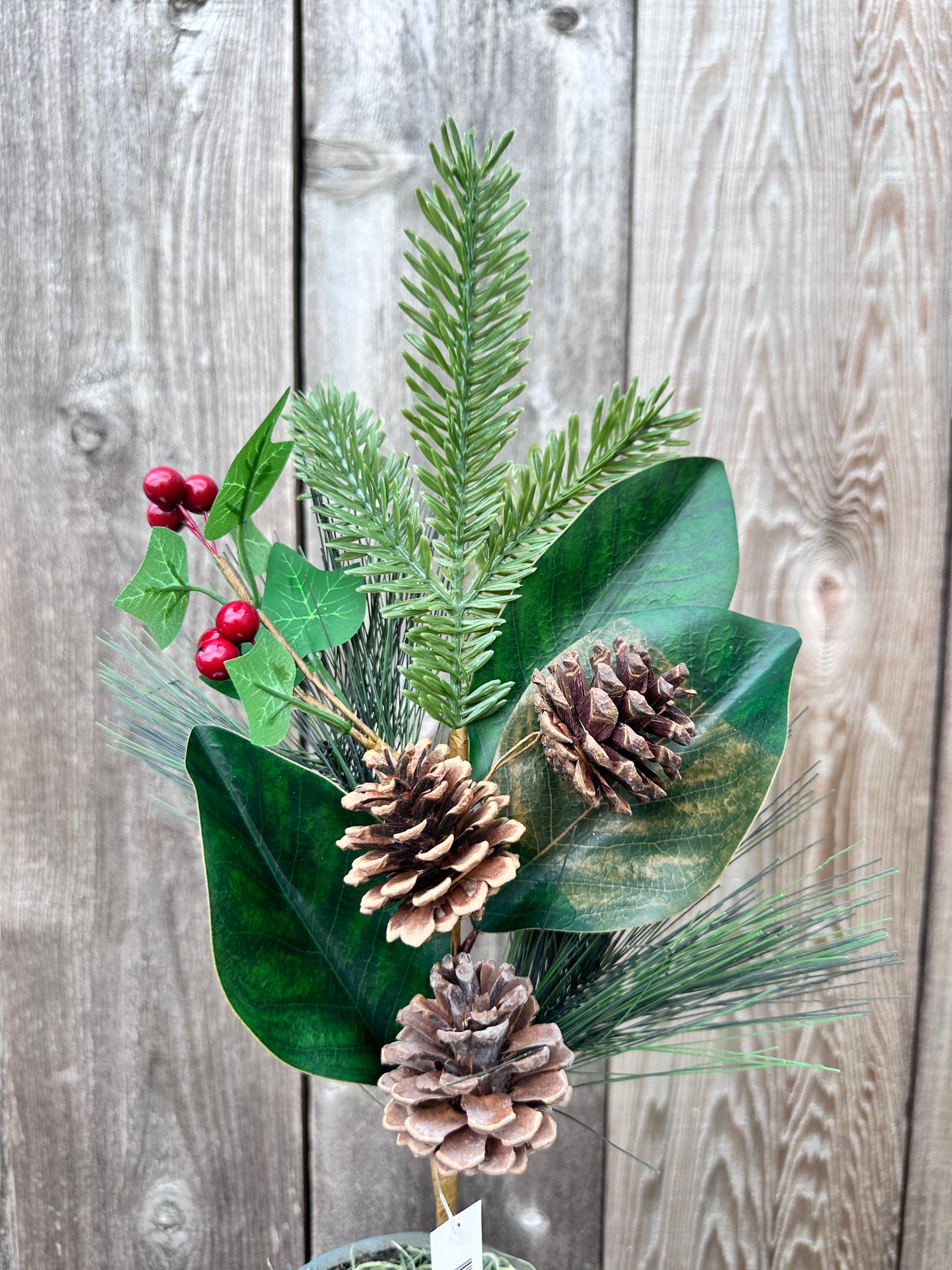 PICK W/ MAGNOLIA LEAVES, PINE, PINECONE, BERRY   WF662-GRN