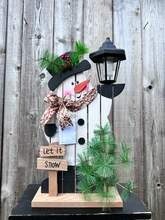 WOOD SNOWMAN HOLDING LANTERN W/ PINE TREE  2542940