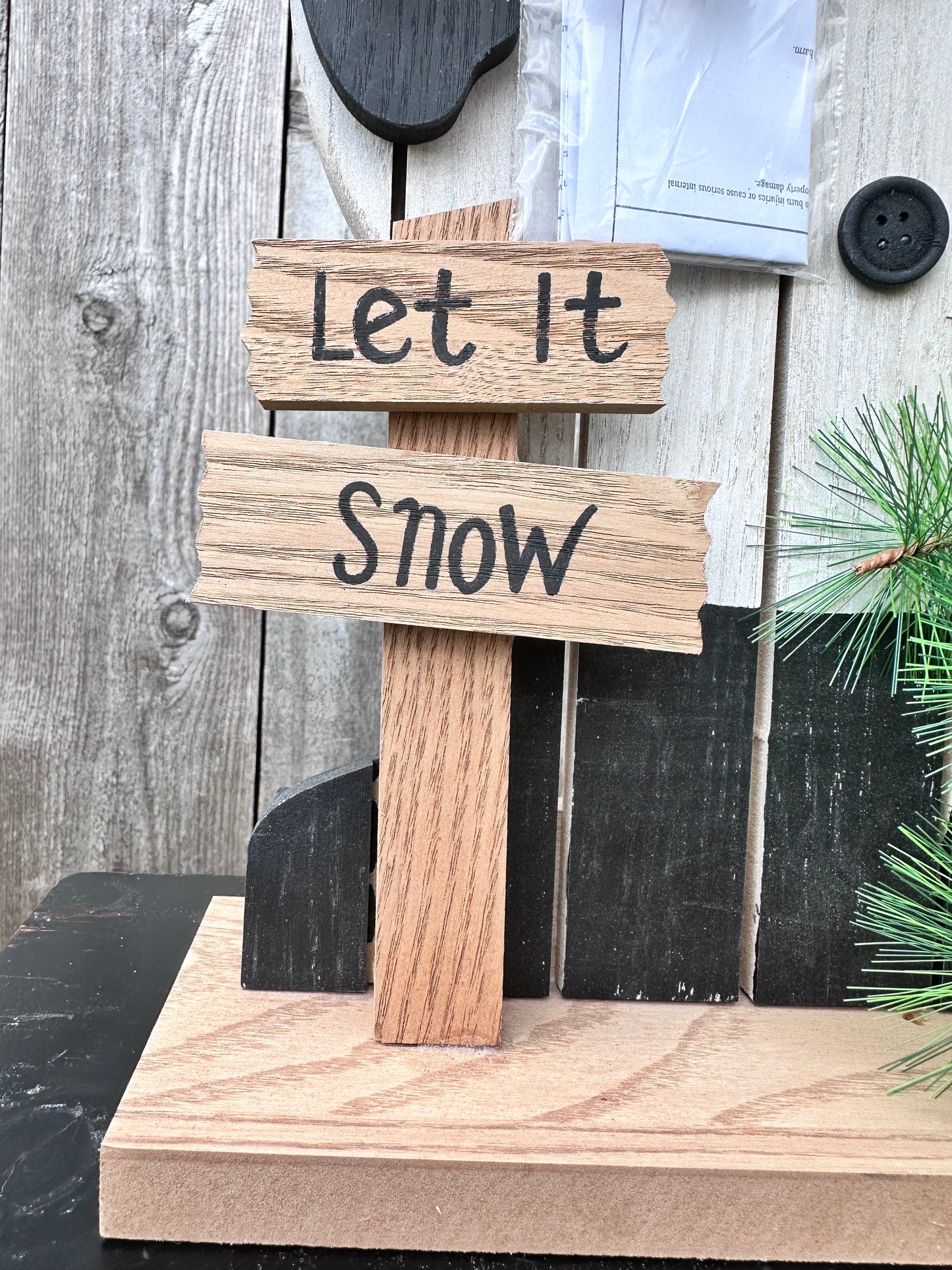 WOOD SNOWMAN HOLDING LANTERN W/ PINE TREE  2542940
