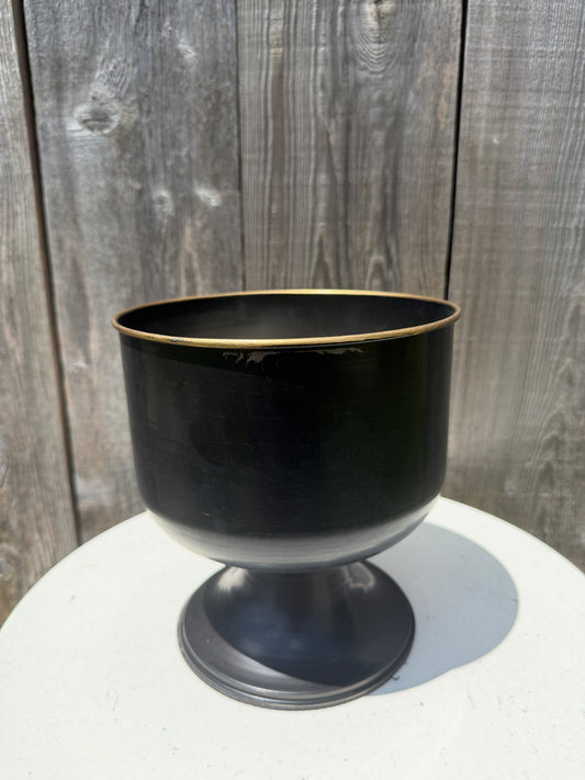 METAL PLANTER WITH BASE LG BLACK   8432BK