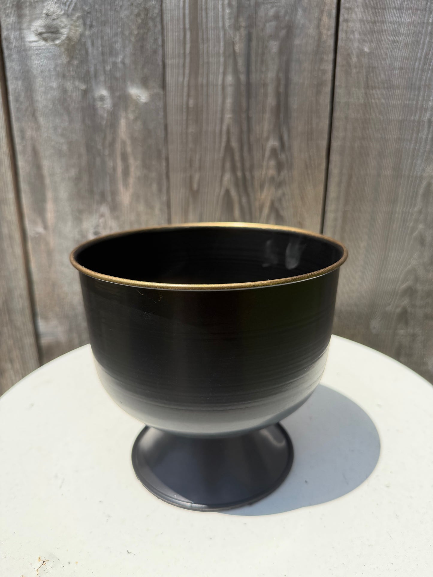 METAL PLANTER WITH BASE MED BLACK   8412BK
