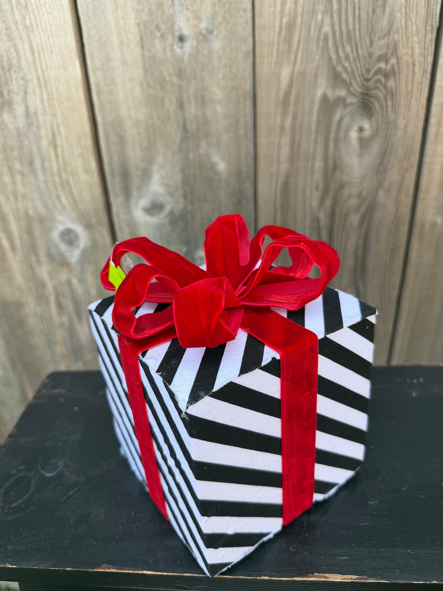 Decor Stripe Giftbox    86302BKWT