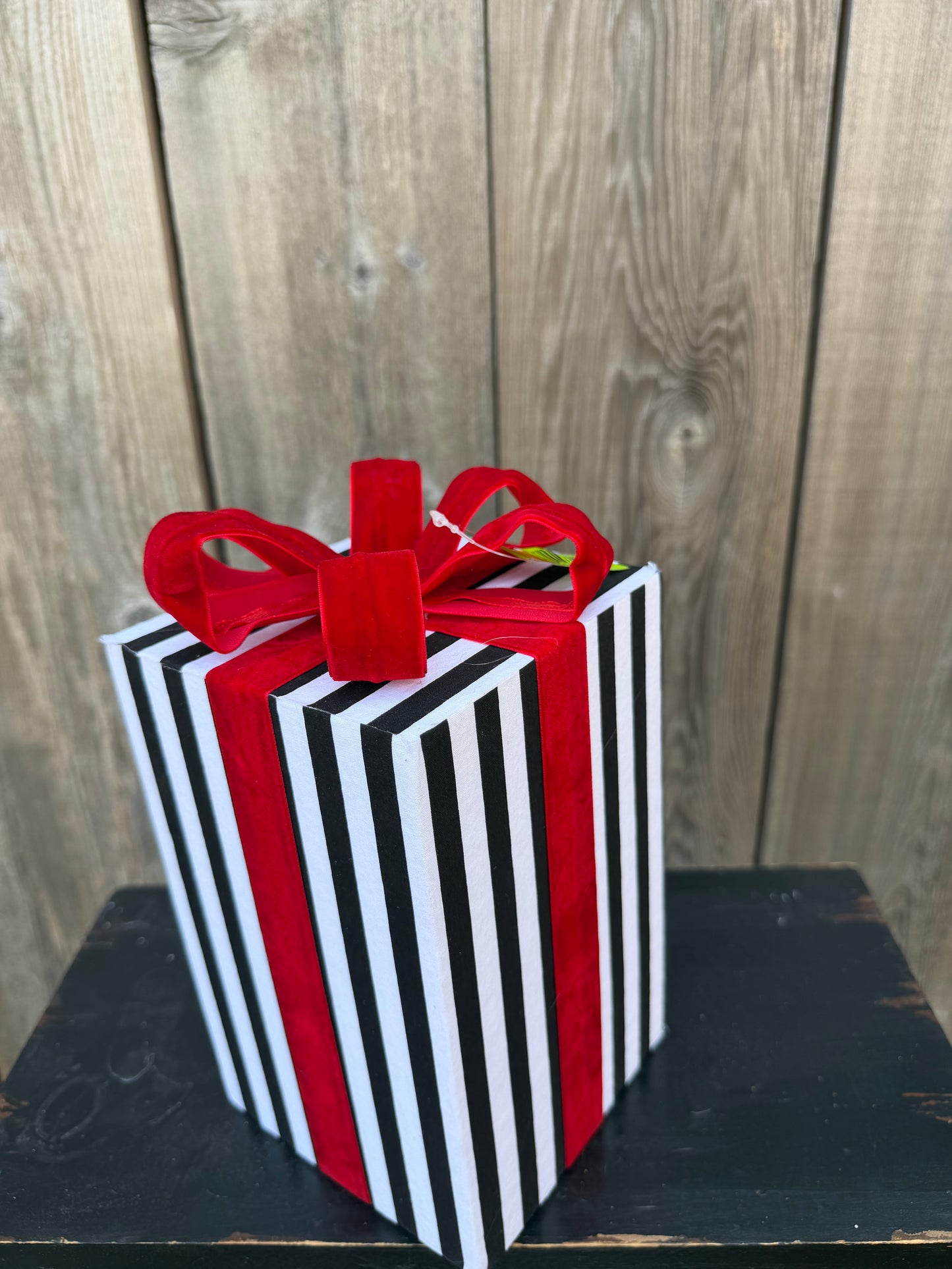 Decor Stripe Giftbox    86301BKWT