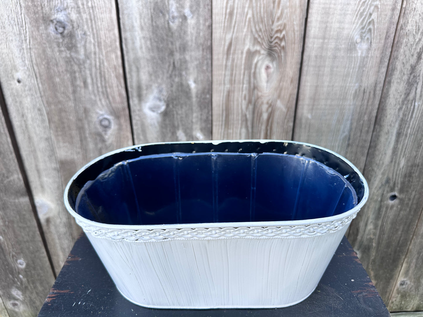 PAINTED GALVANIZED OVAL PLANTER WHITE   148BHM