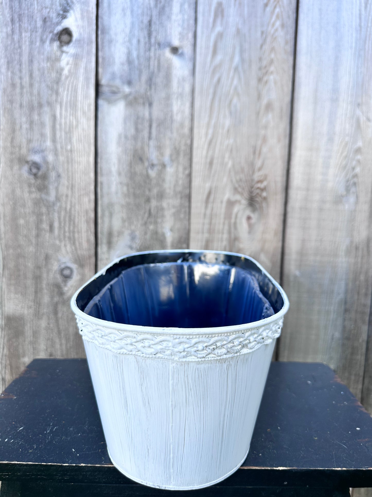 PAINTED GALVANIZED OVAL PLANTER WHITE   148BHM