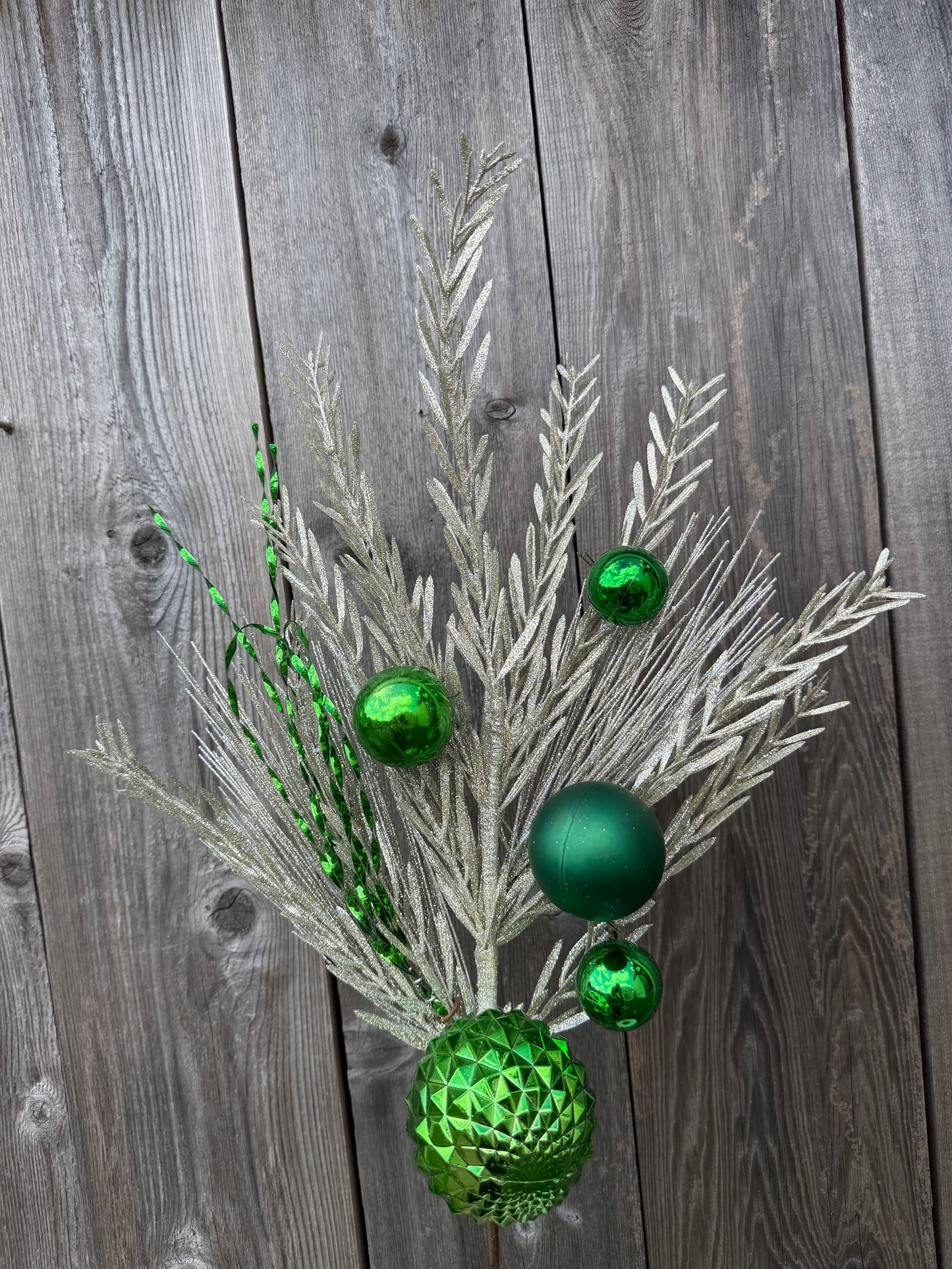 24IN NEEDLE PINE PLASTIC LEAF   85154-GN