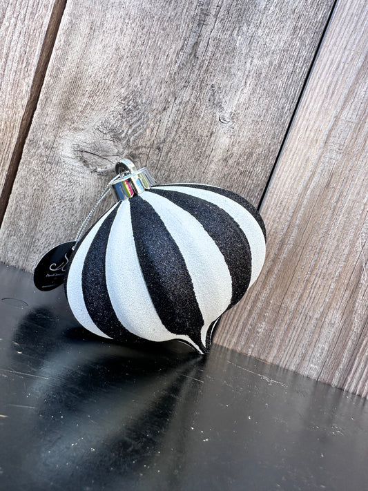 CLASSIC STRIPED ONION SHAPED FINIAL ORNAMENT   DC25781