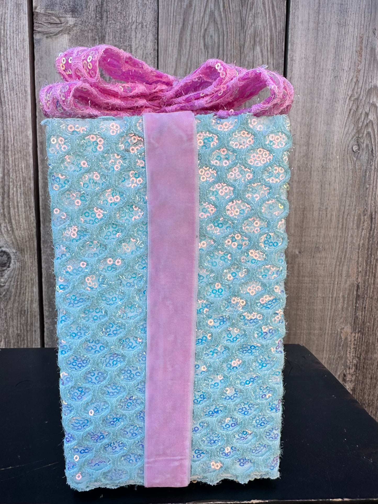 SEQUIN CONFECTION GIFT BOX TABLETOP   DCDE5018