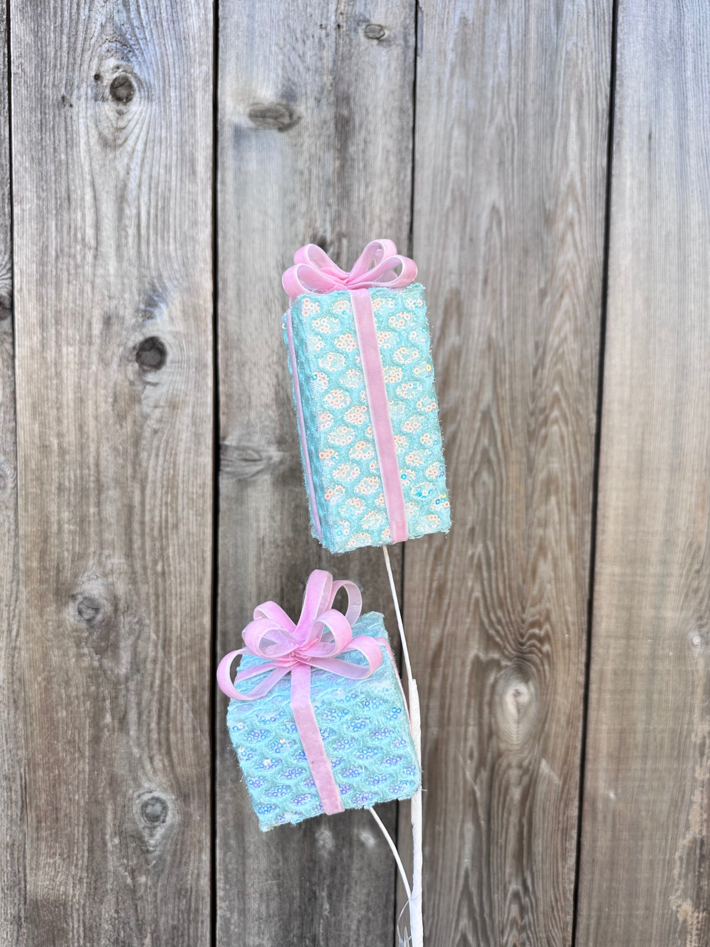 SEQUIN CONFECTION GIFT BOX SPRAY   DCSP5018
