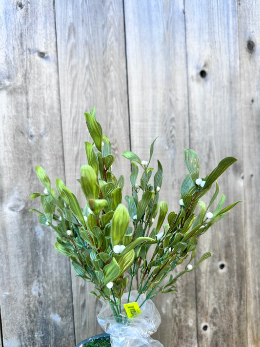 Plastic Mistletoe Bush   83223GN